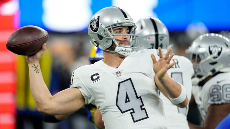 PFF barely ranks New Orleans Saints pickup Derek Carr as a top-15 QB