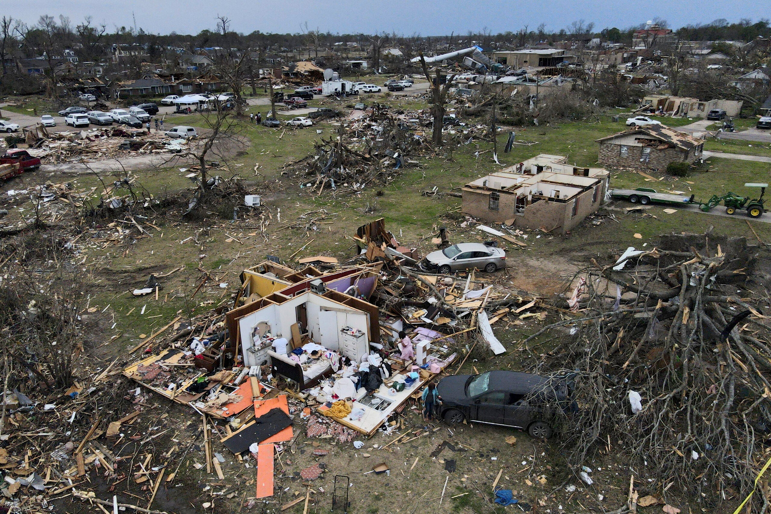 Daunting recovery underway in tornadodevastated Mississippi