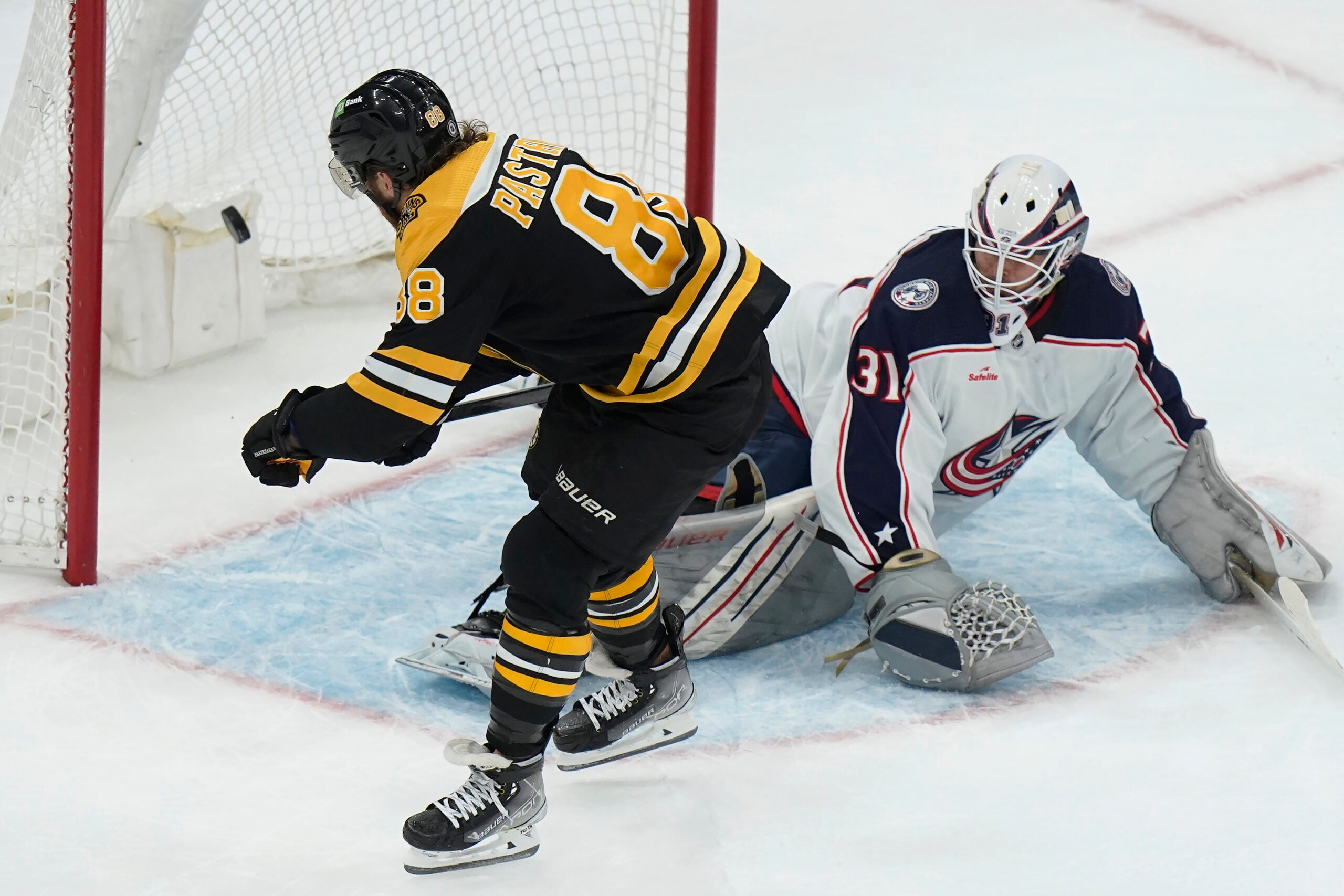 The Bruins David Pastrnak scores the winning goal