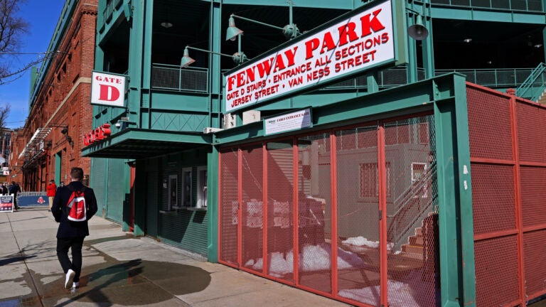 A walk outside Fenway Park, Boston 