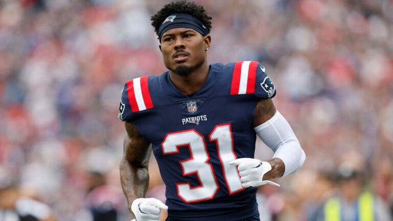 Report: Patriots re-sign Jonathan Jones to a two-year deal