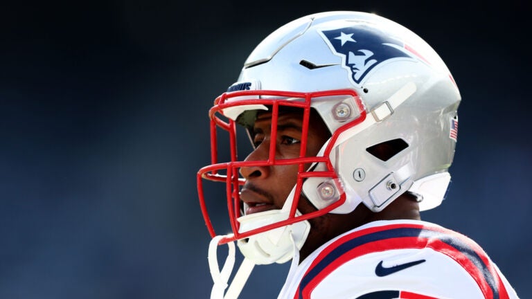 Jonnu Smith playing for the Patriots in 2022.
