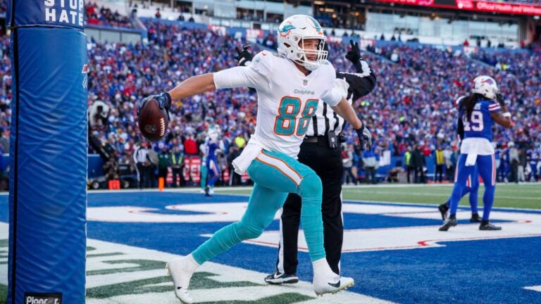 Dolphins' Mike Gesicki to wear 86, here is who wore it before him