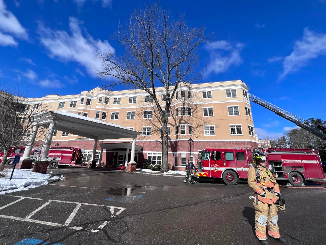 Ammonia leak at Tewksbury ice rink contained, 1 hospitalized