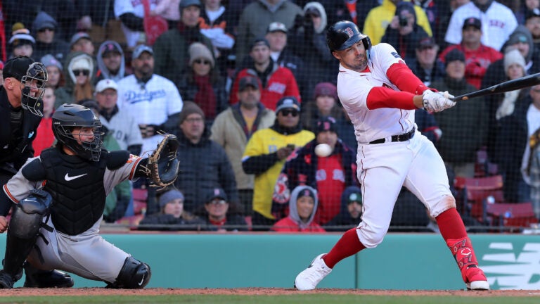 Kelly makes Red Sox' Opening Day roster