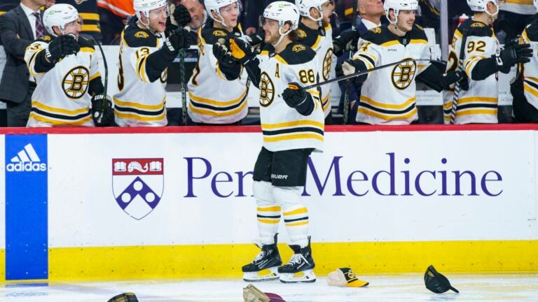 David Pastrnak scores three goals in Bruins win over Flyers at