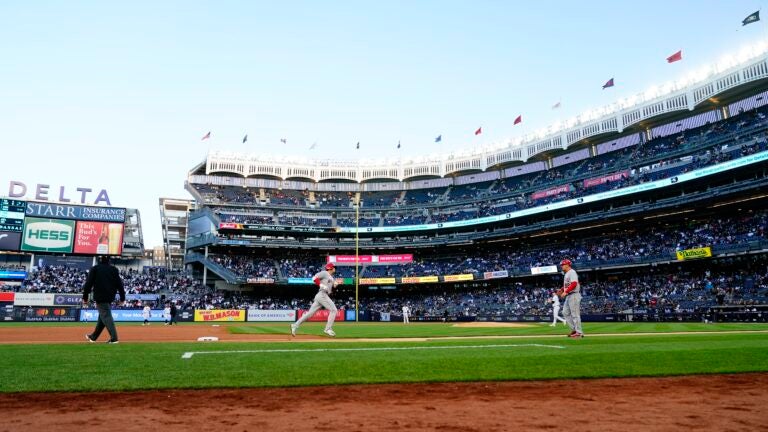 Shohei Ohtani homers at Yankee Stadium