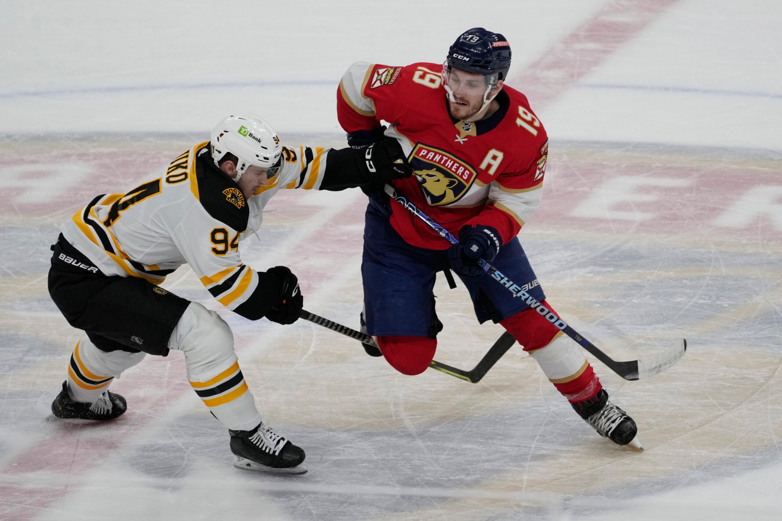 Boston Bruins player fined NHL maximum for cross-check in Game 2