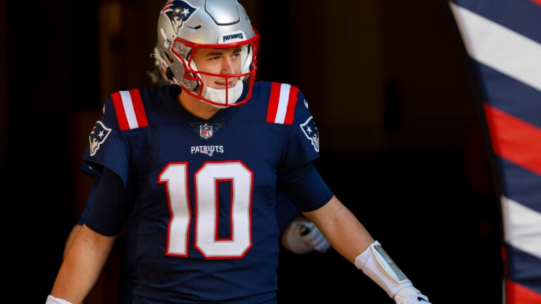 Belichick remains noncommittal on Mac Jones as Patriots starting QB