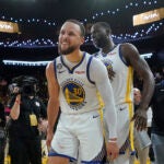 Warriors guard Stephen Curry celebrating the win over the Kings.