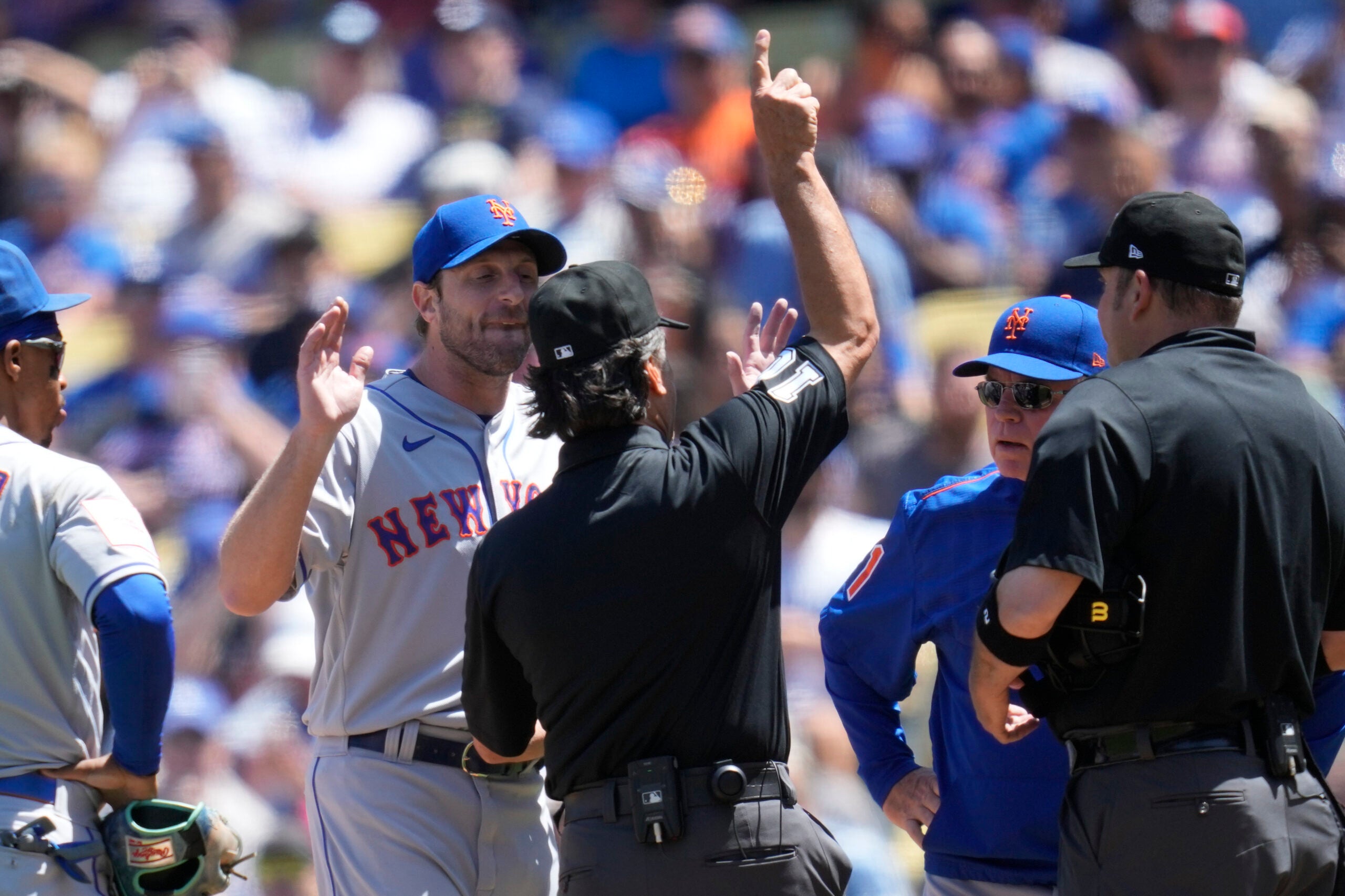 David Ortiz, Kevin Gregg suspended four games for their parts in brawl