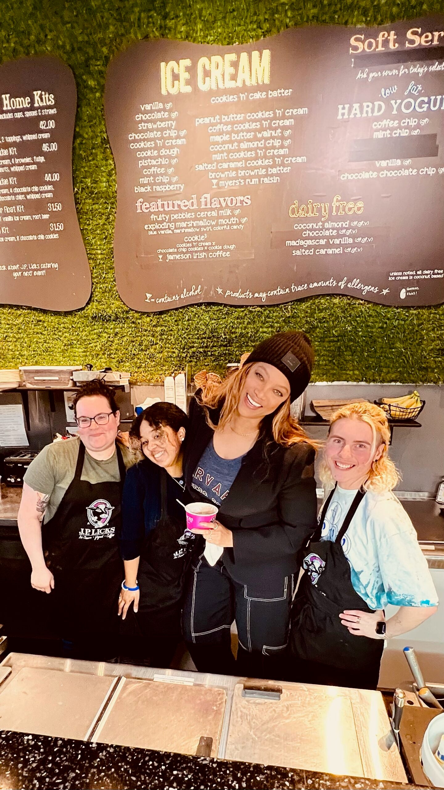 Tyra Banks paid a visit to a Harvard Square ice cream shop
