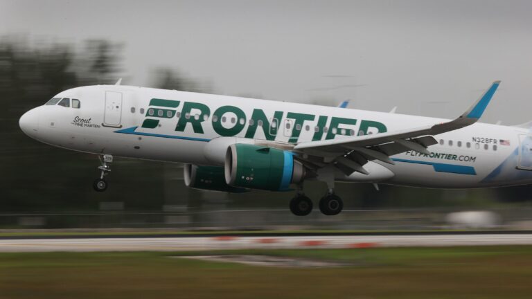 Snag one-way flights for  during Frontier’s summer sale