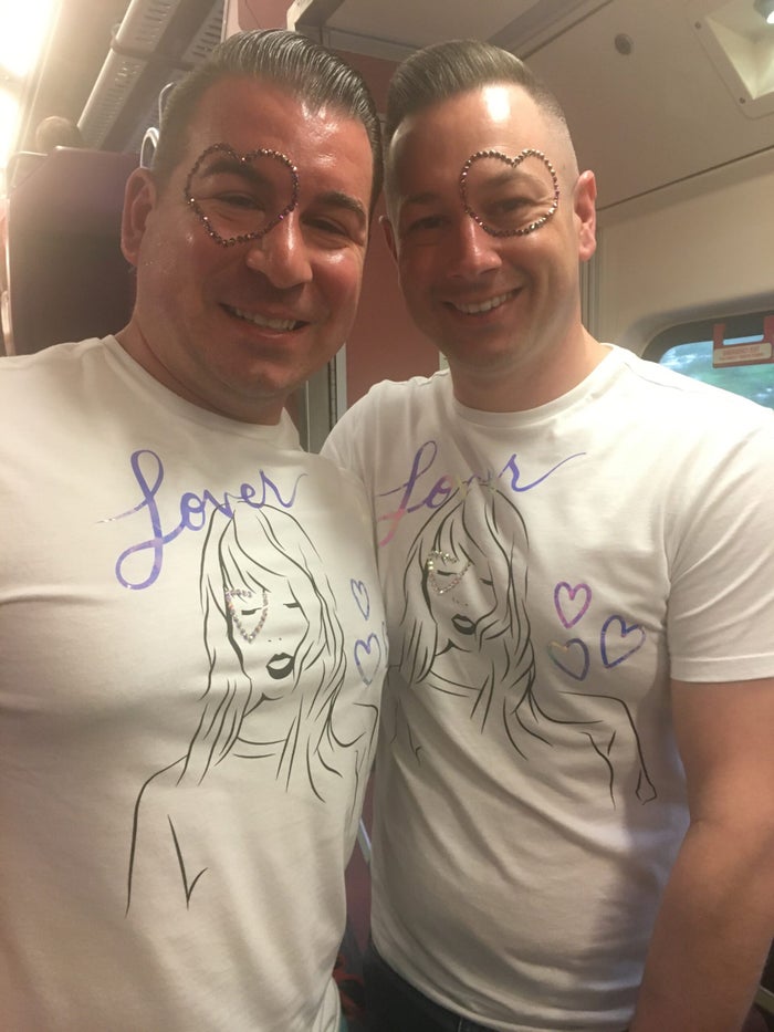 Meet The Swifties On The Train To Gillette Stadium Boston meet-the-swifties-on-the-train-to-gillette-stadium-boston