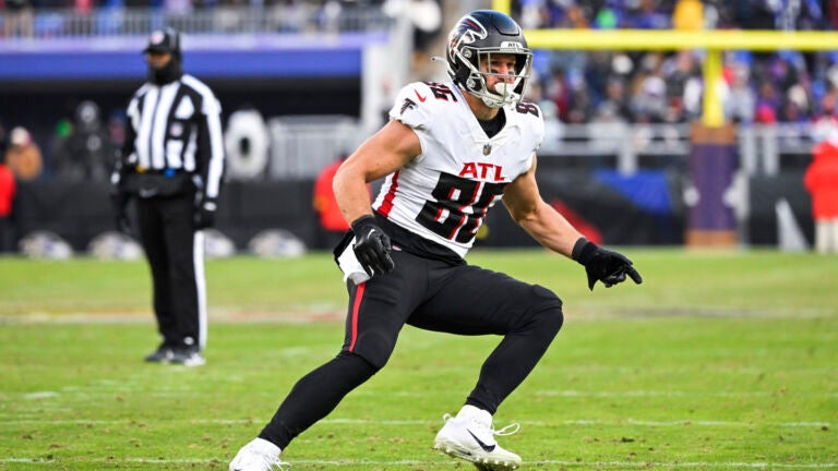 Atlanta Falcons tight end Anthony Firkser (86) in action during the second half of an NFL football game against the Baltimore Ravens, Saturday, Dec. 24, 2022, in Baltimore.