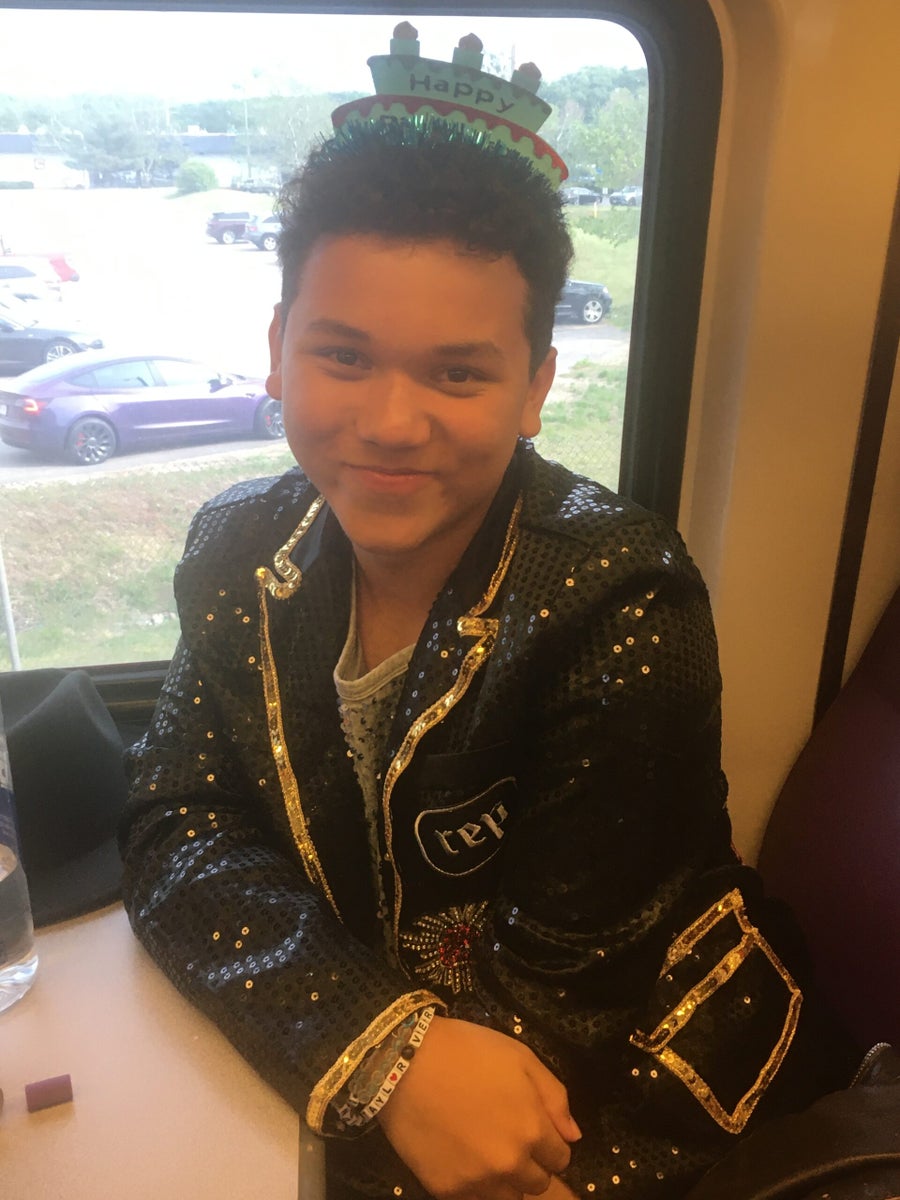 Meet The Swifties On The Train To Gillette Stadium Boston meet-the-swifties-on-the-train-to-gillette-stadium-boston