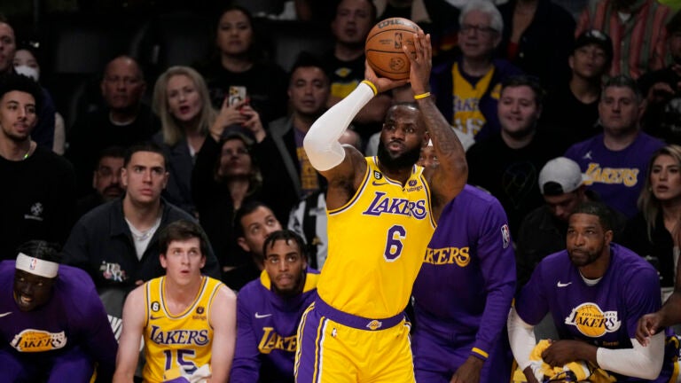 Lakers' LeBron James switching jersey number back to No. 23