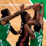 Celtics Robert Williams, Jaylen Brown, and Miami's Jimmy Butler battled for a loose ball during Game 7 Monday.