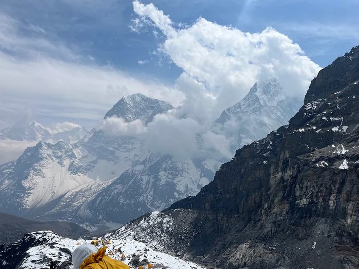 Boston woman blogs as she summits Mount Everest