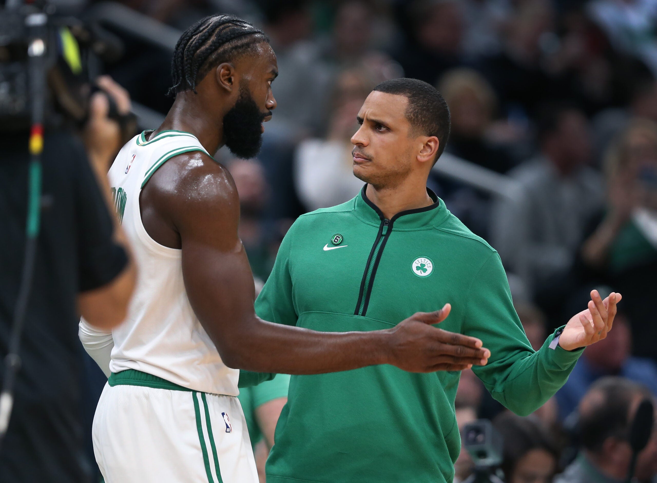 Joe Mazzulla (right) and Jaylen Brown (left) have an animated conversation on the sideline of a Celtics game.