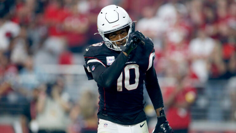 Source: Patriots visit with DeAndre Hopkins has been positive for both 