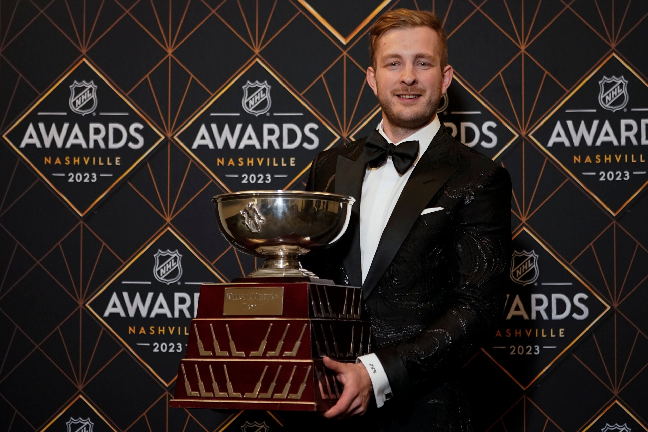 Boston Bruins hockey player Linus Ullmark poses after winning the William M. Jennings Trophy at the NHL Awards, Monday, June 26, 2023, in Nashville, Tenn.