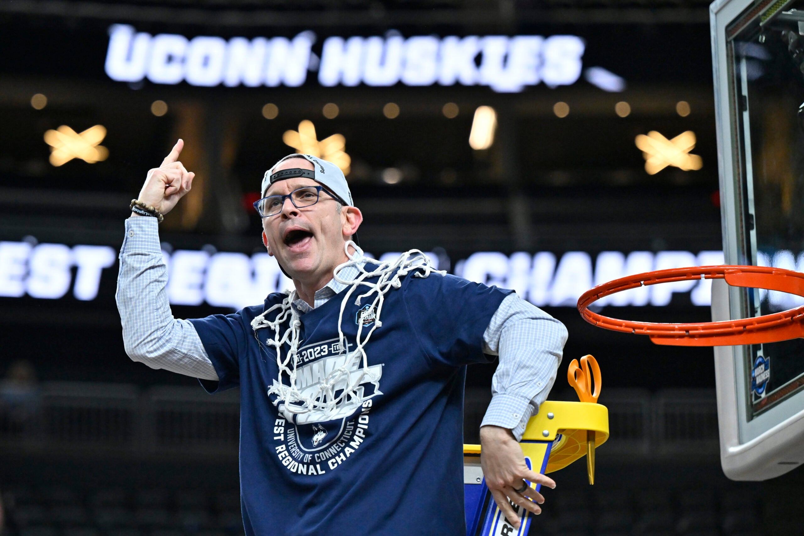 UConn's Dan Hurley cashes in on national title with a new 6-year, $31.5M  contract