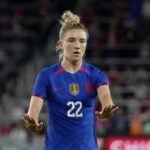 Kristie Mewis playing for the US women's national team.