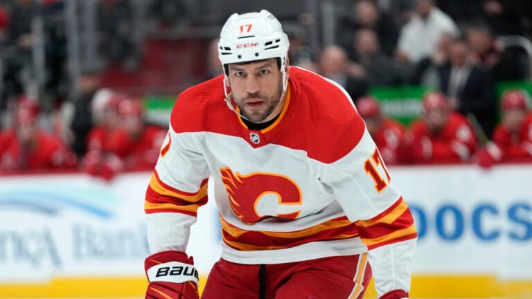 Which Calgary Flames players have also played for Boston Bruins