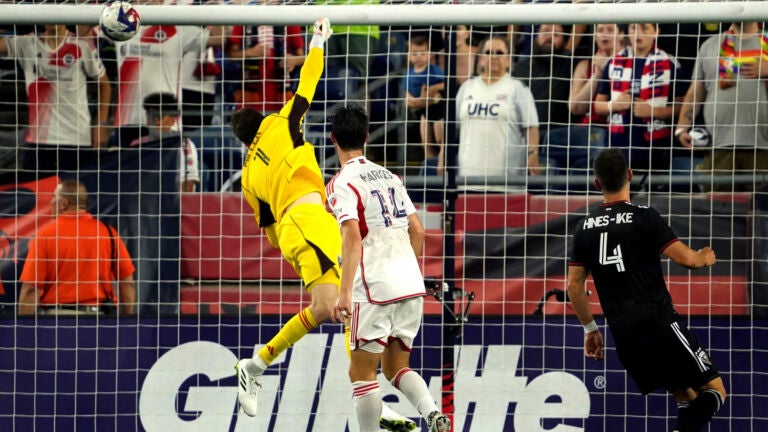 Manchester United monitor New England Revolution goalkeeper