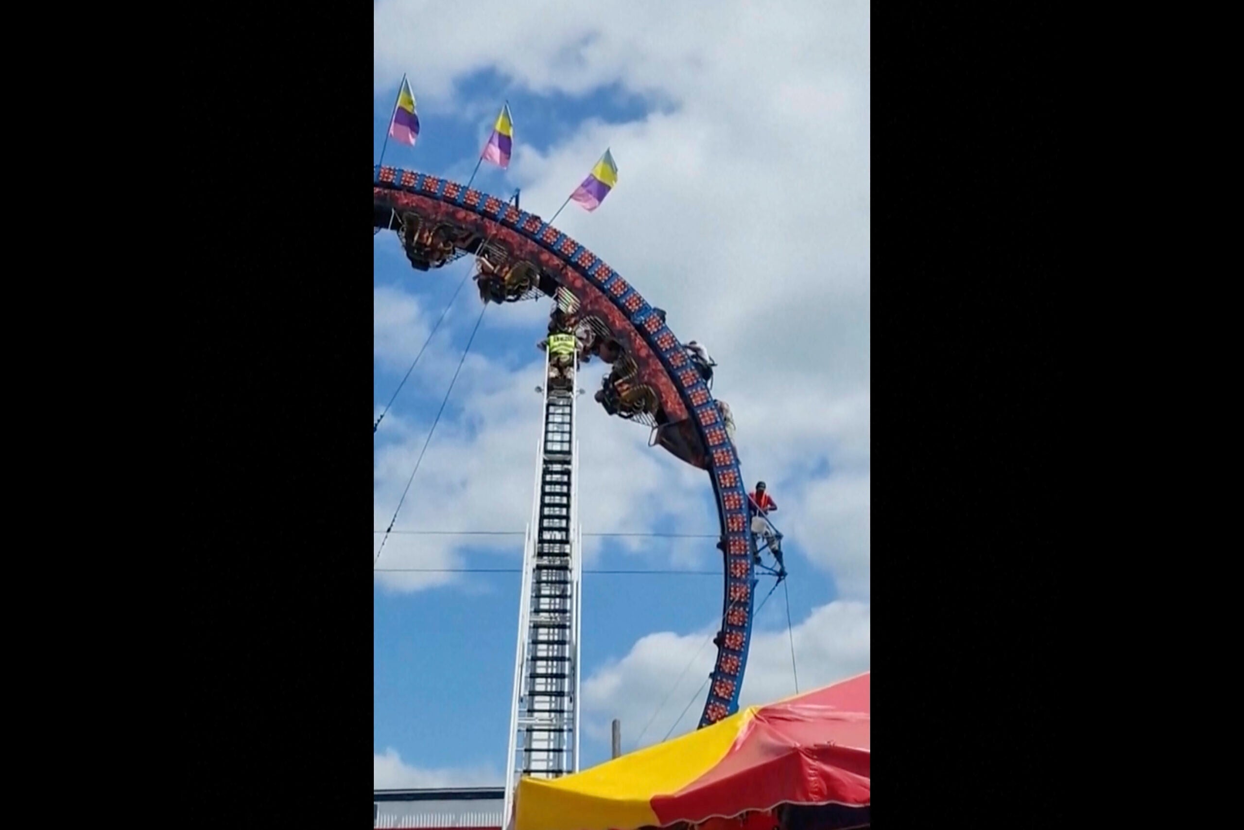 8 roller coaster riders in Wisconsin get trapped upside down