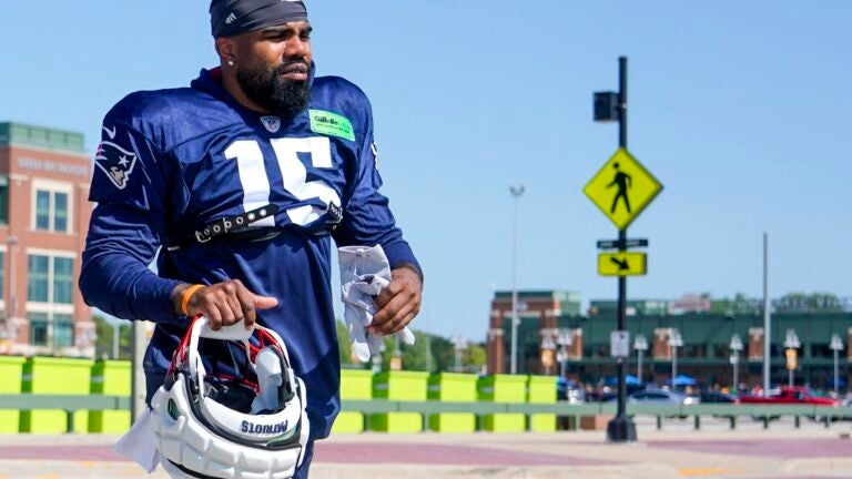 Here's the first look at Ezekiel Elliott in a Patriots uniform