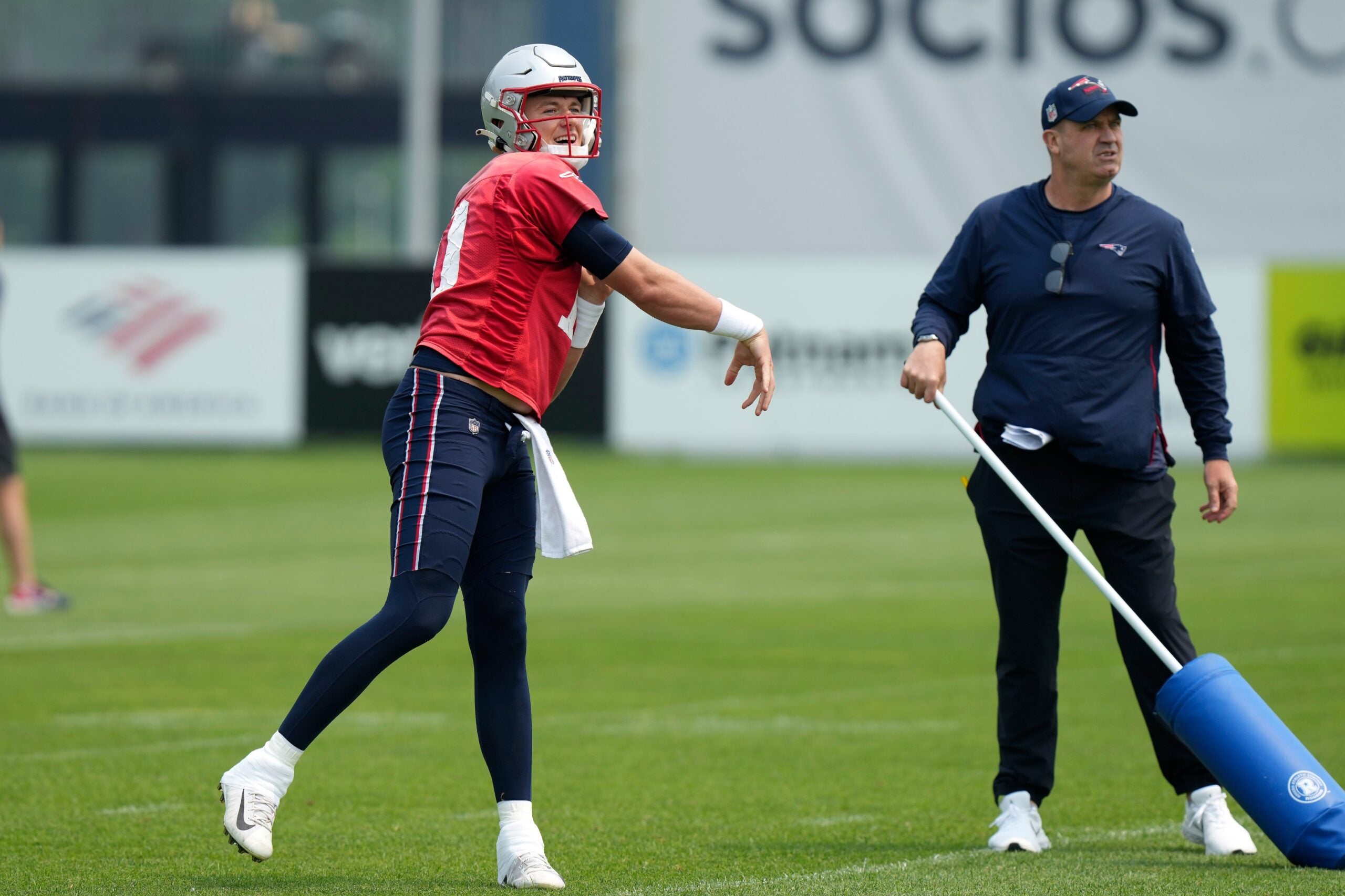 Patriots unveil fifth Super Bowl banner in pregame ceremony – Boston Herald