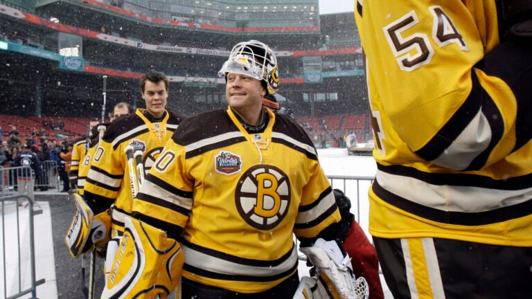 Goalie Thomas leads Boston Bruins to Stanley Cup