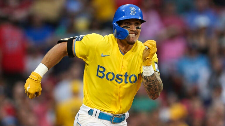 Red Sox's Jarren Duran argues with hecklers after more center field trouble  vs. Royals 