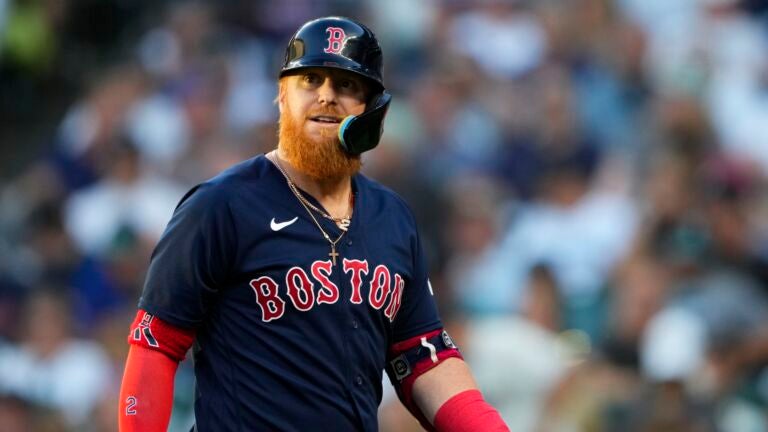Justin Turner returns to the Red Sox' lineup on Saturday following a