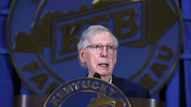 McConnell freezes up again during Kentucky news conference