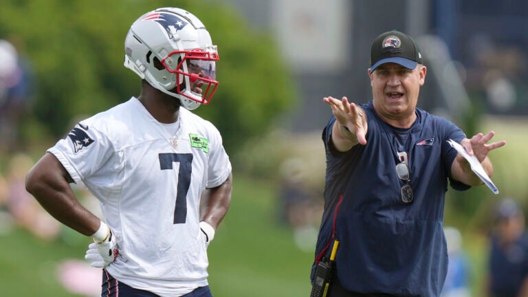 New England Patriots wide receiver JuJu Smith-Schuster (7) speaks with offensive coordinator Bill O'Brien, right, during an NFL football practice, Thursday, July 27, 2023, in Foxborough, Mass.