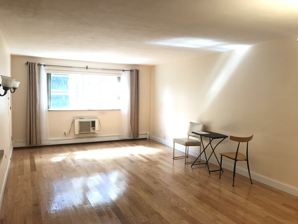 1 Bedroom apartment in Boston, with wood flooring. 