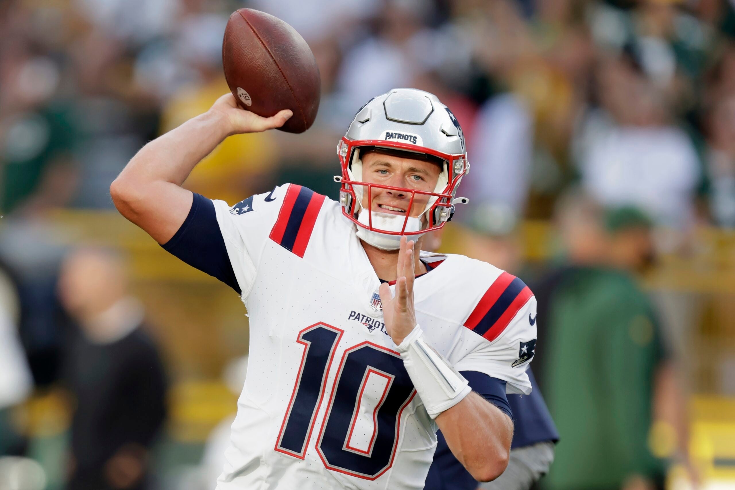 Tom Brady's shadow looms over Patriots as season begins