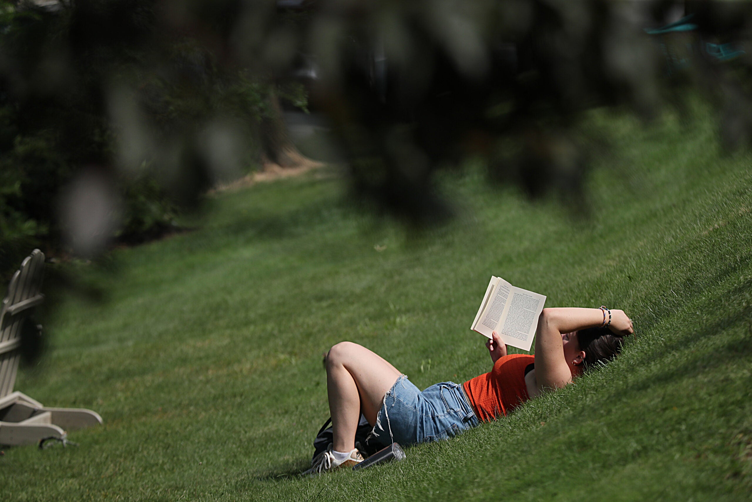 Boston weather -- , MA., 09/05/2023, At Boston University, senior Julia Samuels, cq, spends some of her first day of the school year on BU Beach with a book.