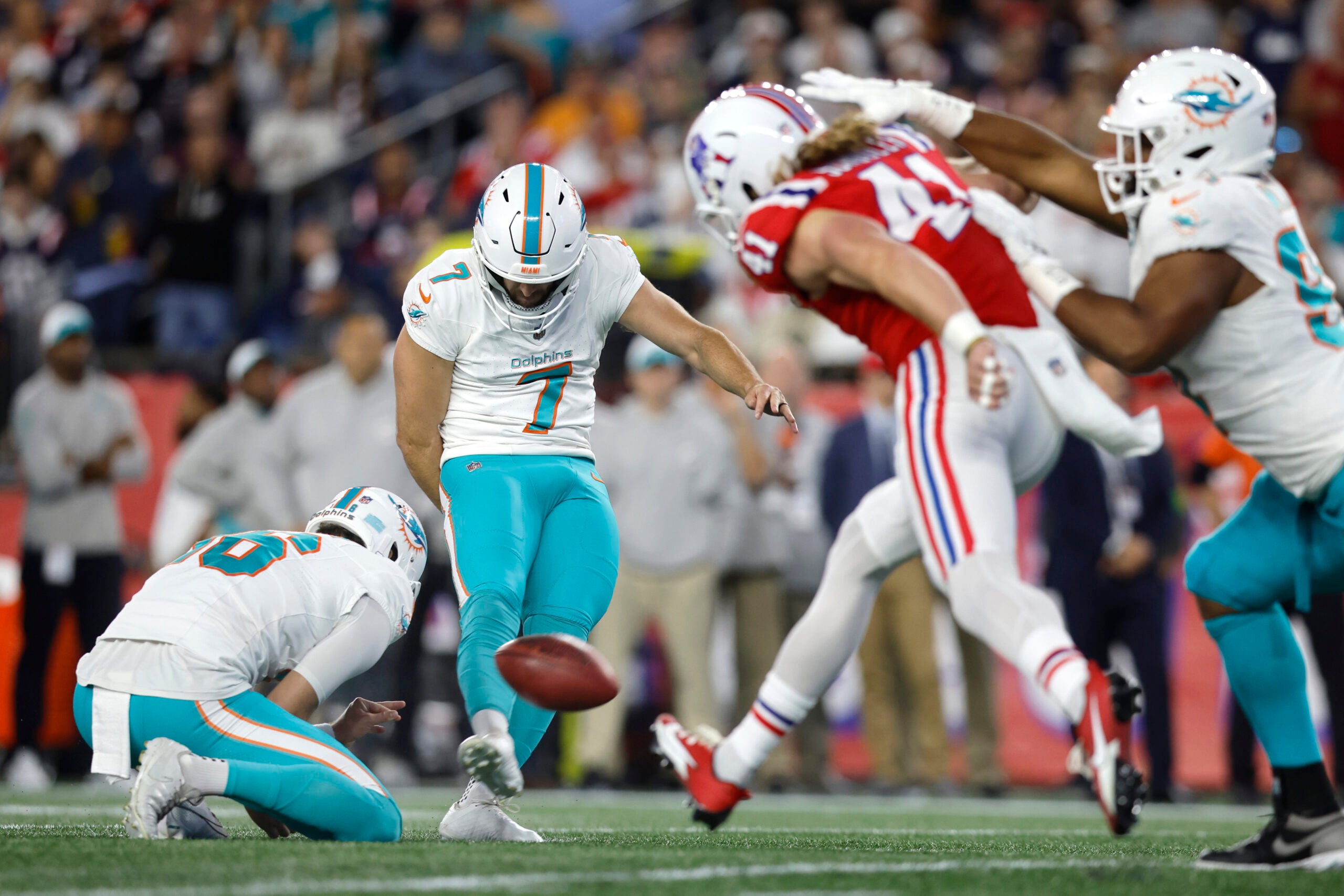 Shea McClellin Blocks FG Attempt, Leads to Blount TD!