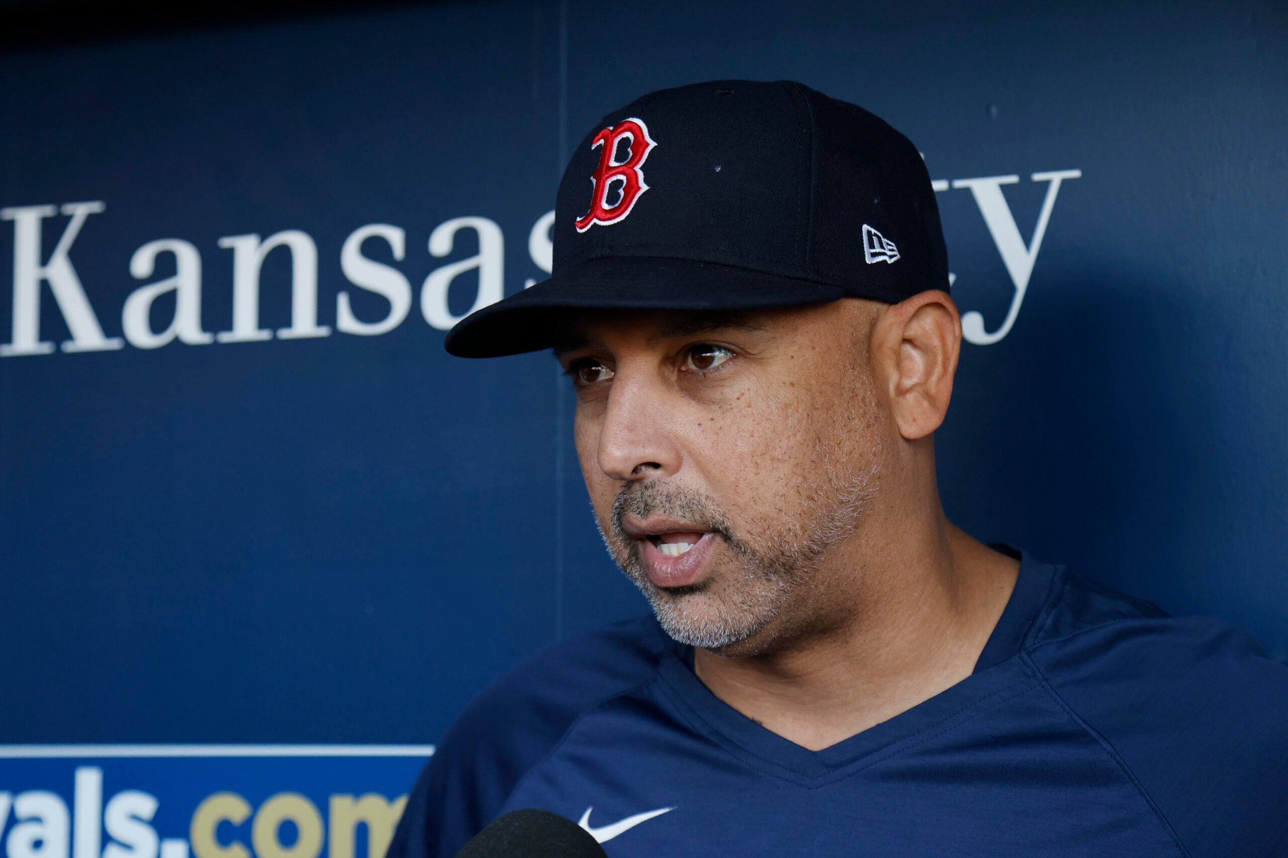Red Sox' Alex Cora returning home to Puerto Rico for daughter's