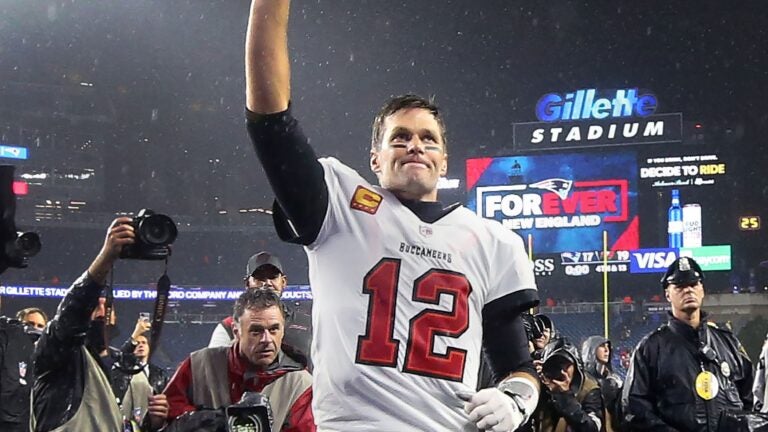 Tom Brady saluted by Patriots fans at Gillette Stadium — and