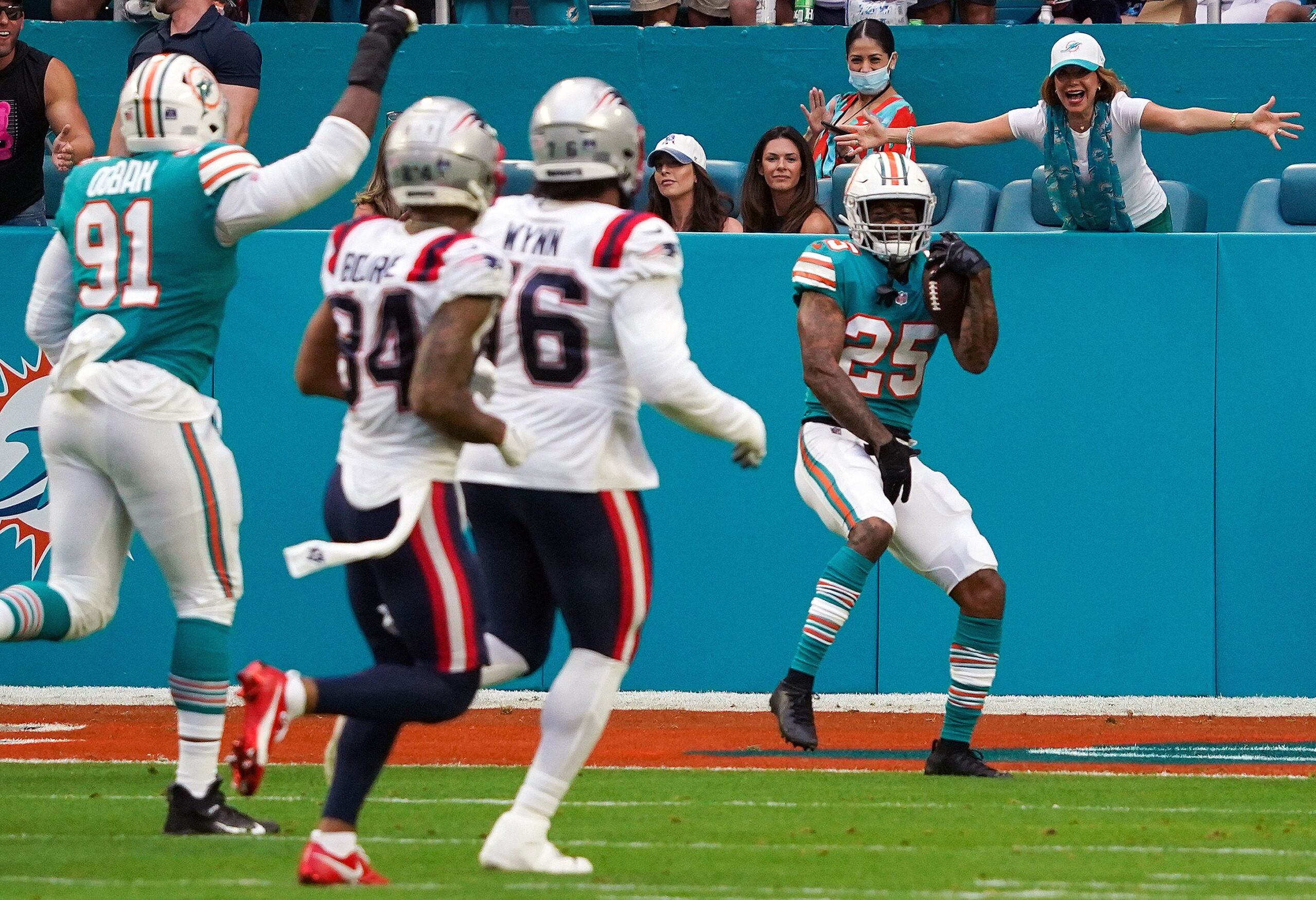 Tua Tagovailoa, Tyreek Hill put up historic Week 1 numbers to rally  Dolphins past Chargers