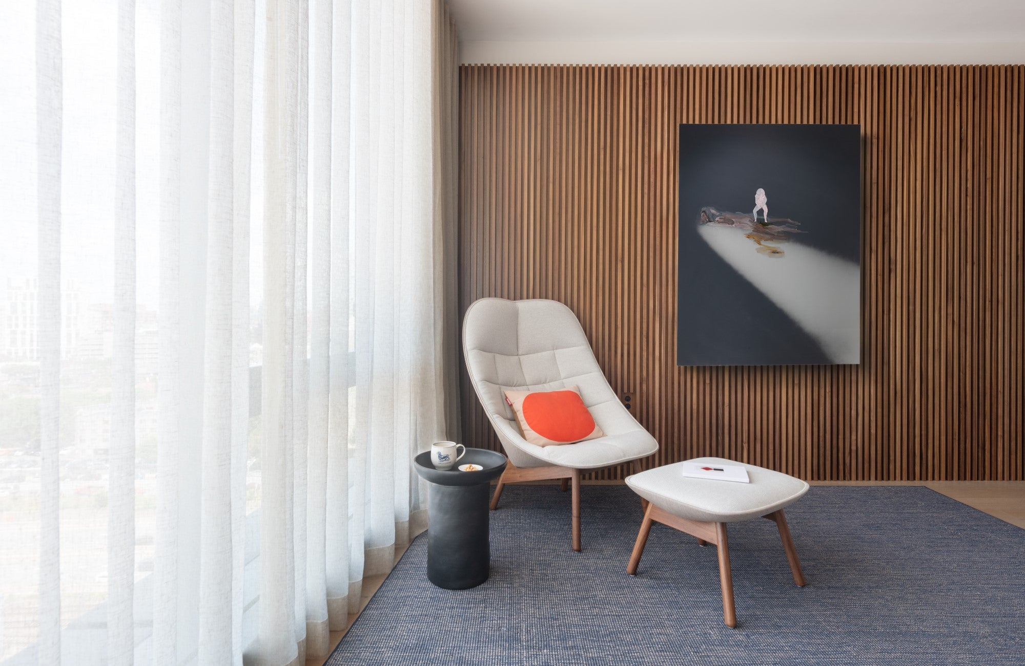 jjih-studio-art-penthouse-chair