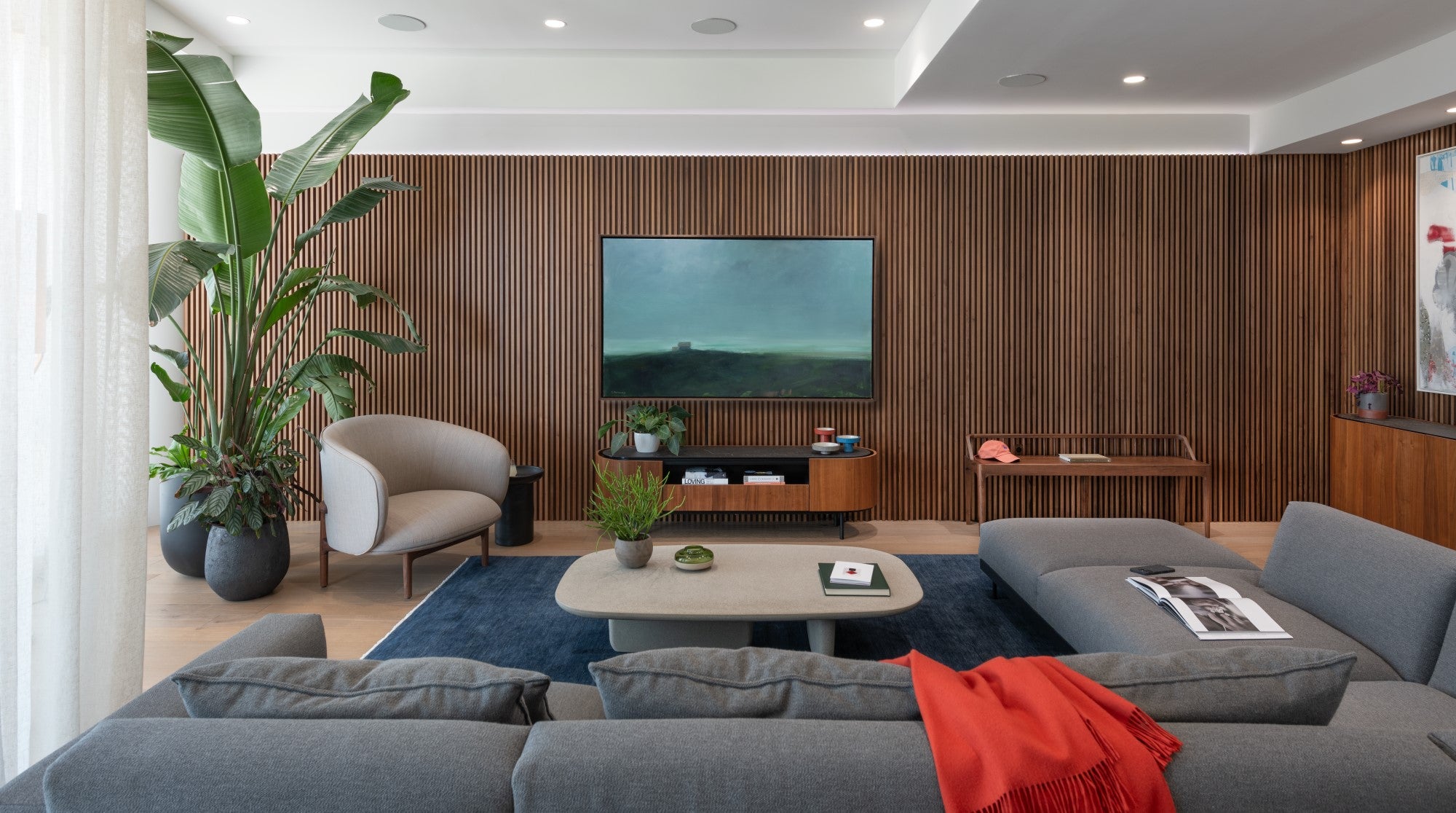 jjih-studio-art-penthouse-living-room