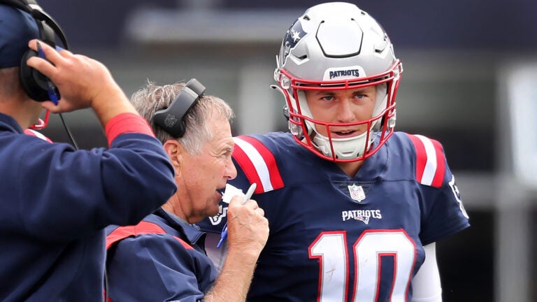 Patriots' Brady looks back, ahead