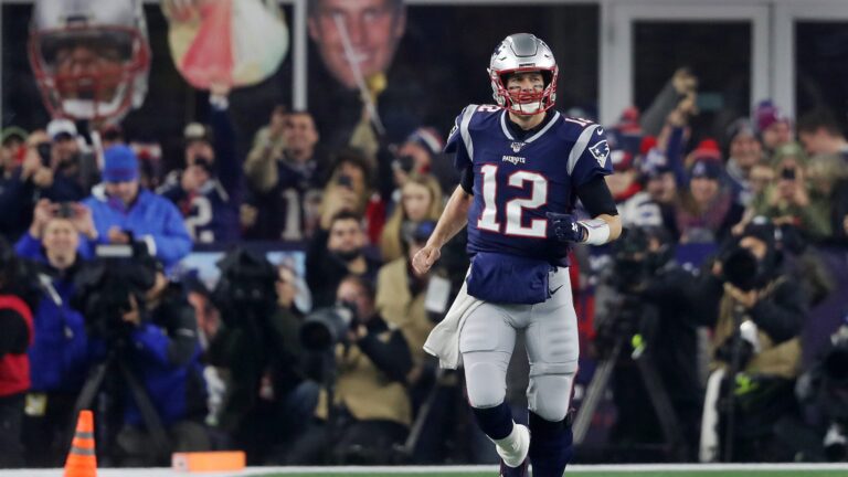 Tom Brady's reaction to Patriots honor, Gillette Stadium return