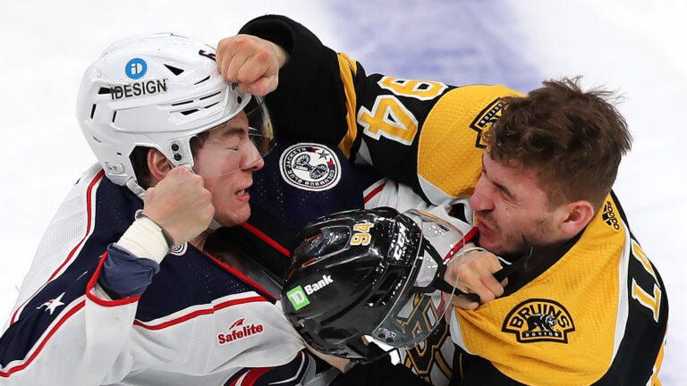 Pro and Con: Fighting in Hockey